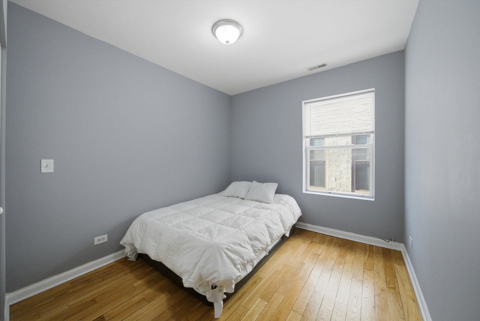 4752 N Albany Avenue Unit: 3