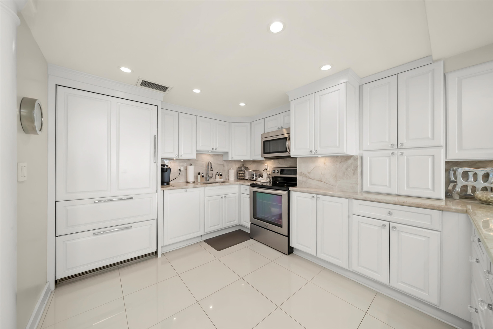 175 E Delaware Place Unit: 7107