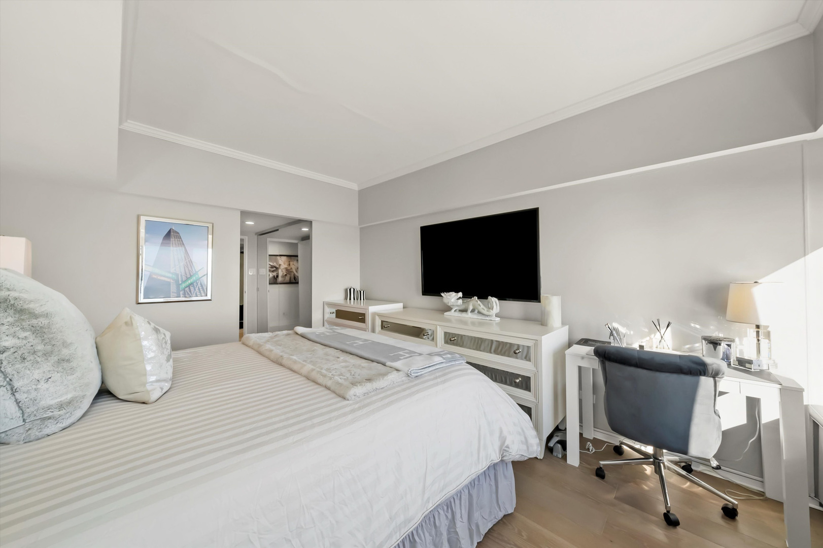 175 E Delaware Place Unit: 7107