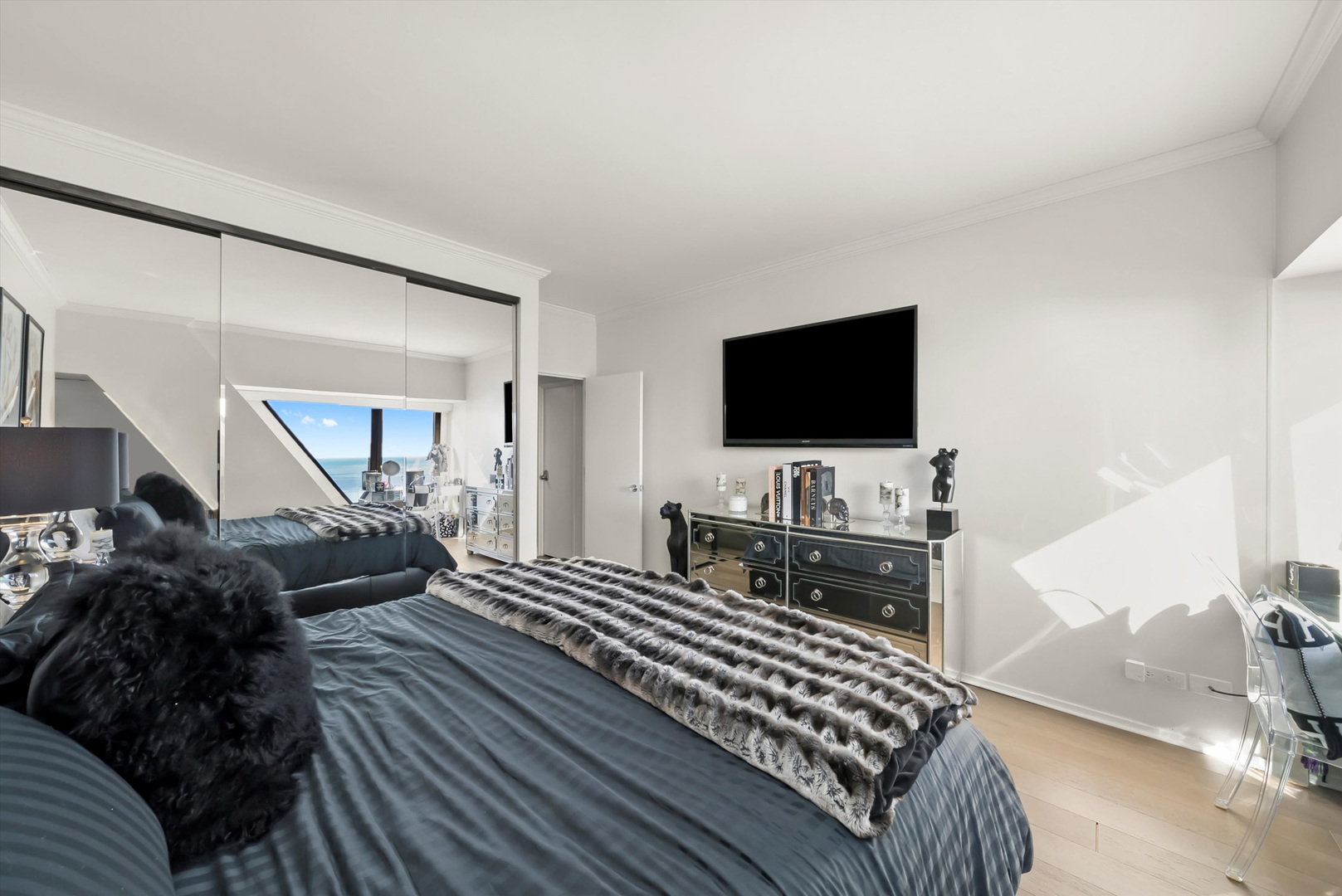 175 E Delaware Place Unit: 7107