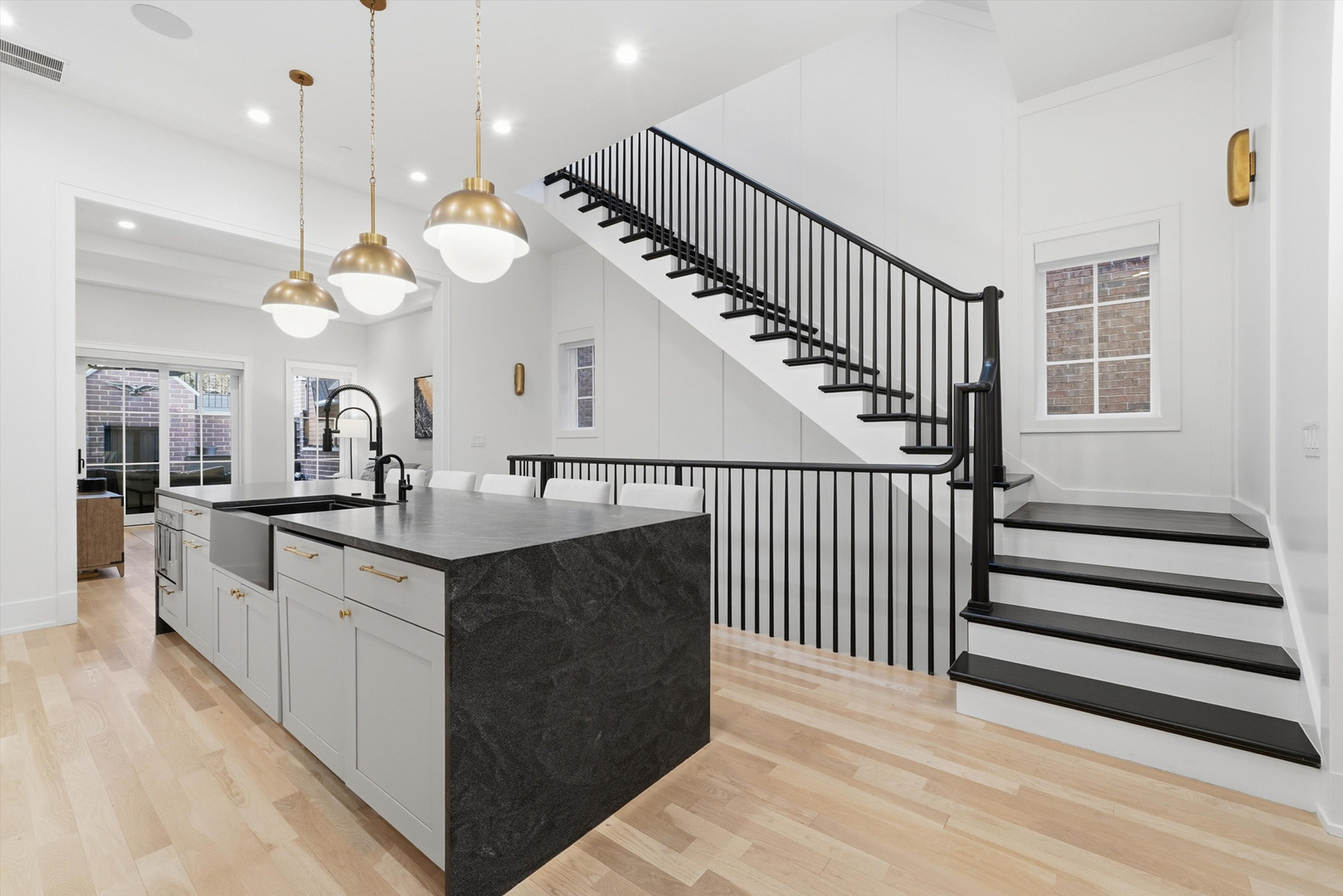 2674 N Burling Street