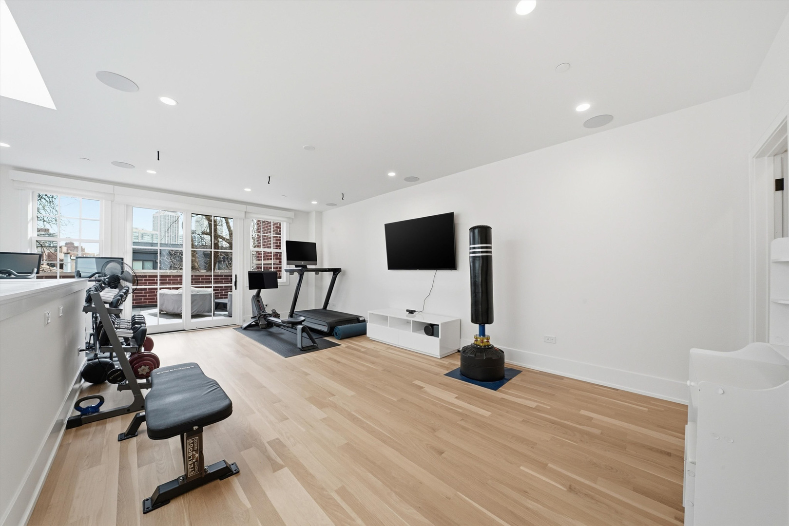 2674 N Burling Street