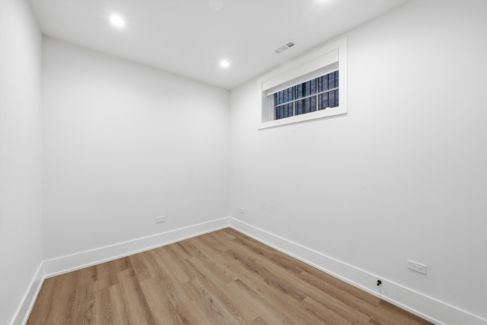 2674 N Burling Street