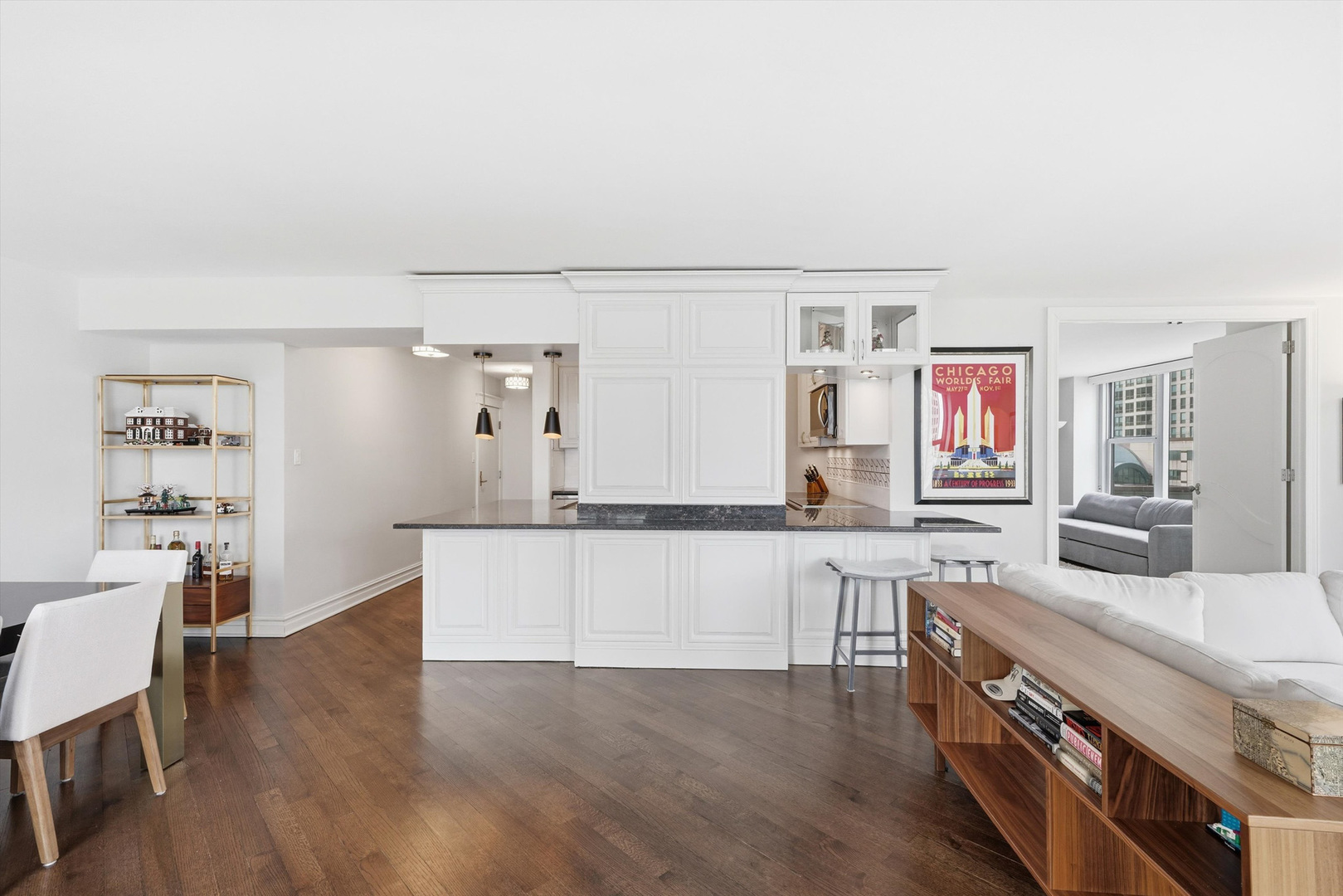 777 N Michigan Avenue Unit: 2101