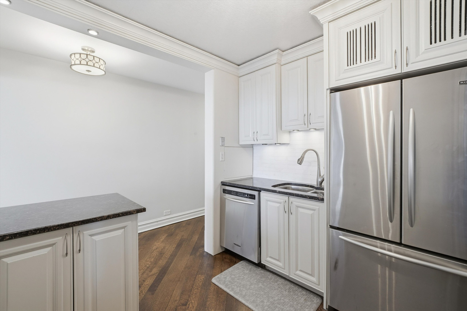 777 N Michigan Avenue Unit: 2101