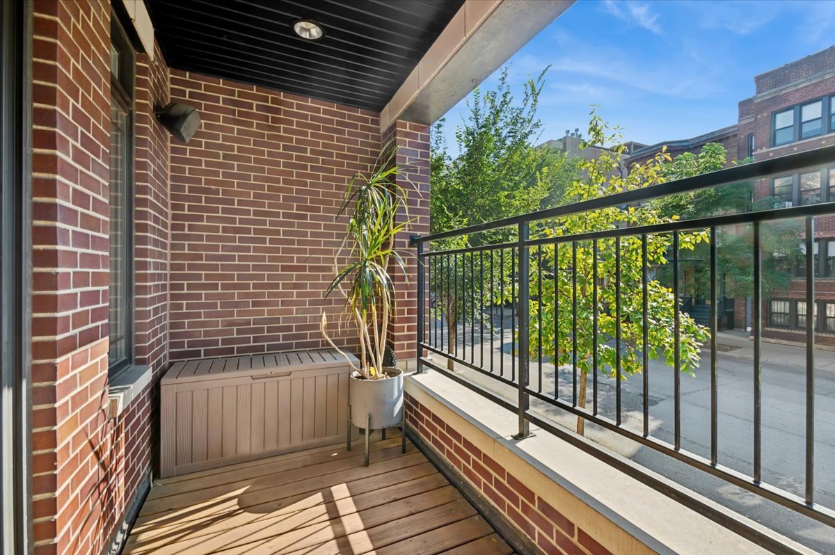 858 W Diversey Parkway Unit: 1W