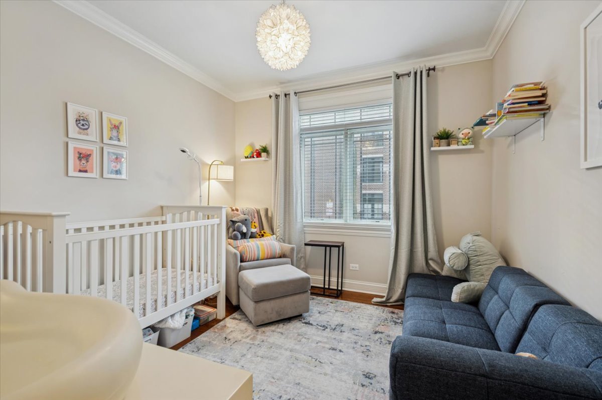 858 W Diversey Parkway Unit: 1W
