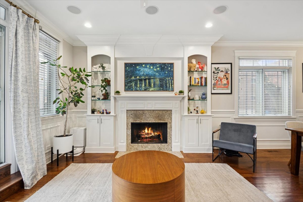 858 W Diversey Parkway Unit: 1W