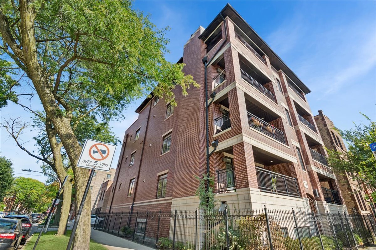 858 W Diversey Parkway Unit: 1W
