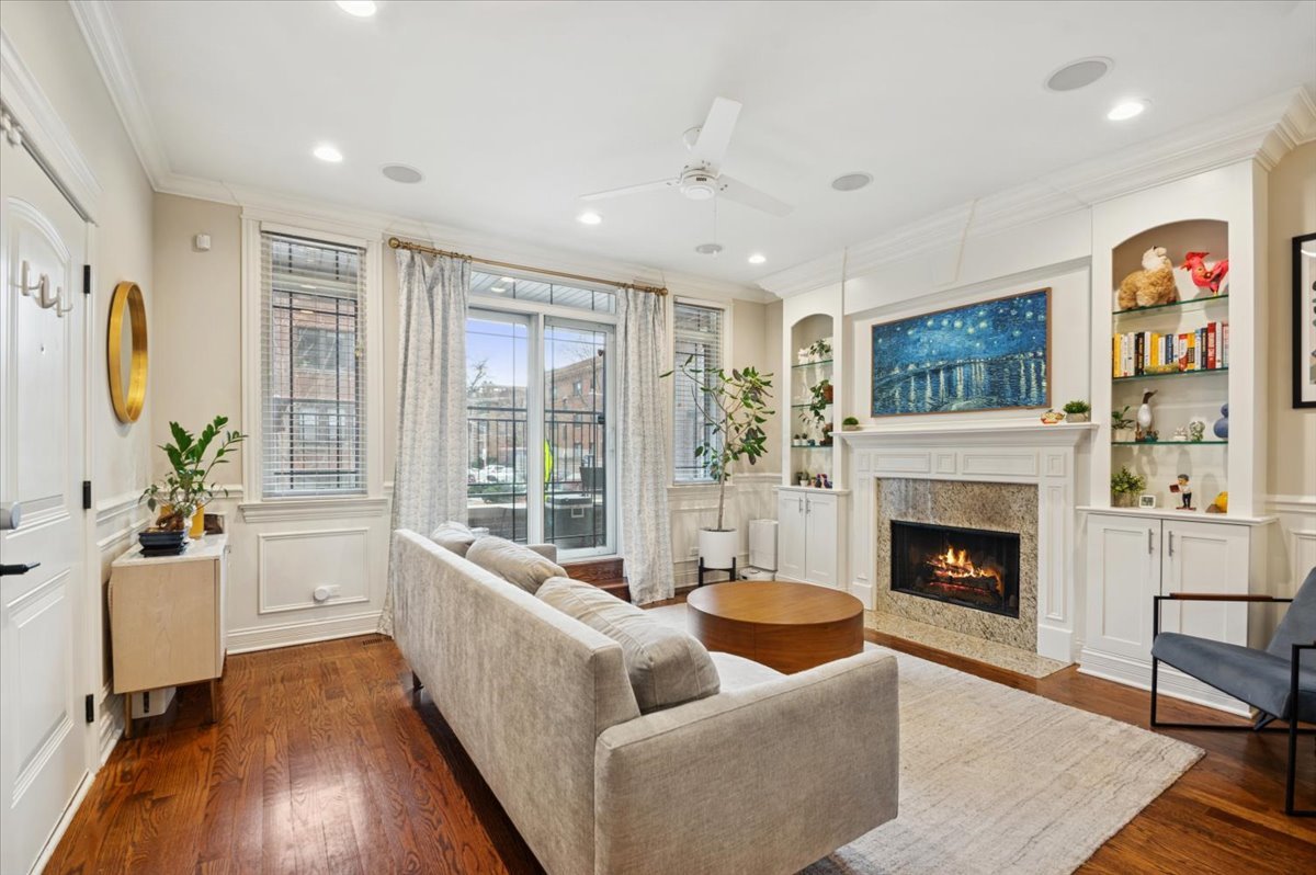 858 W Diversey Parkway Unit: 1W