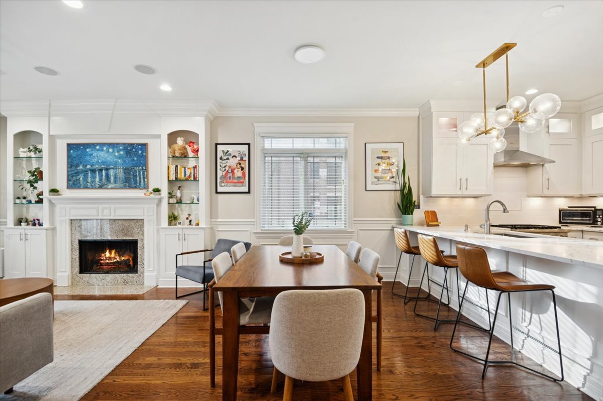 858 W Diversey Parkway Unit: 1W
