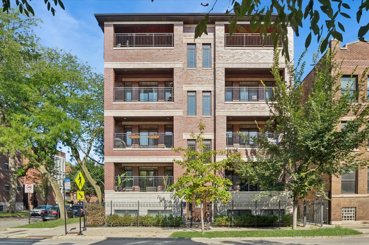 858 W Diversey Parkway Unit: 1W