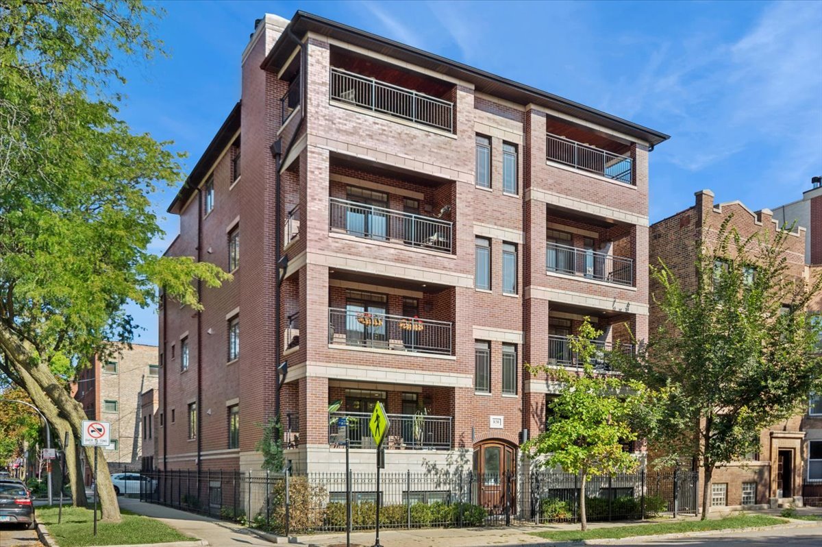 858 W Diversey Parkway Unit: 1W