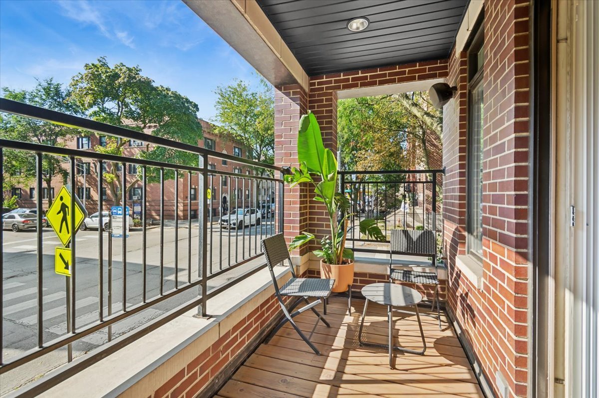 858 W Diversey Parkway Unit: 1W