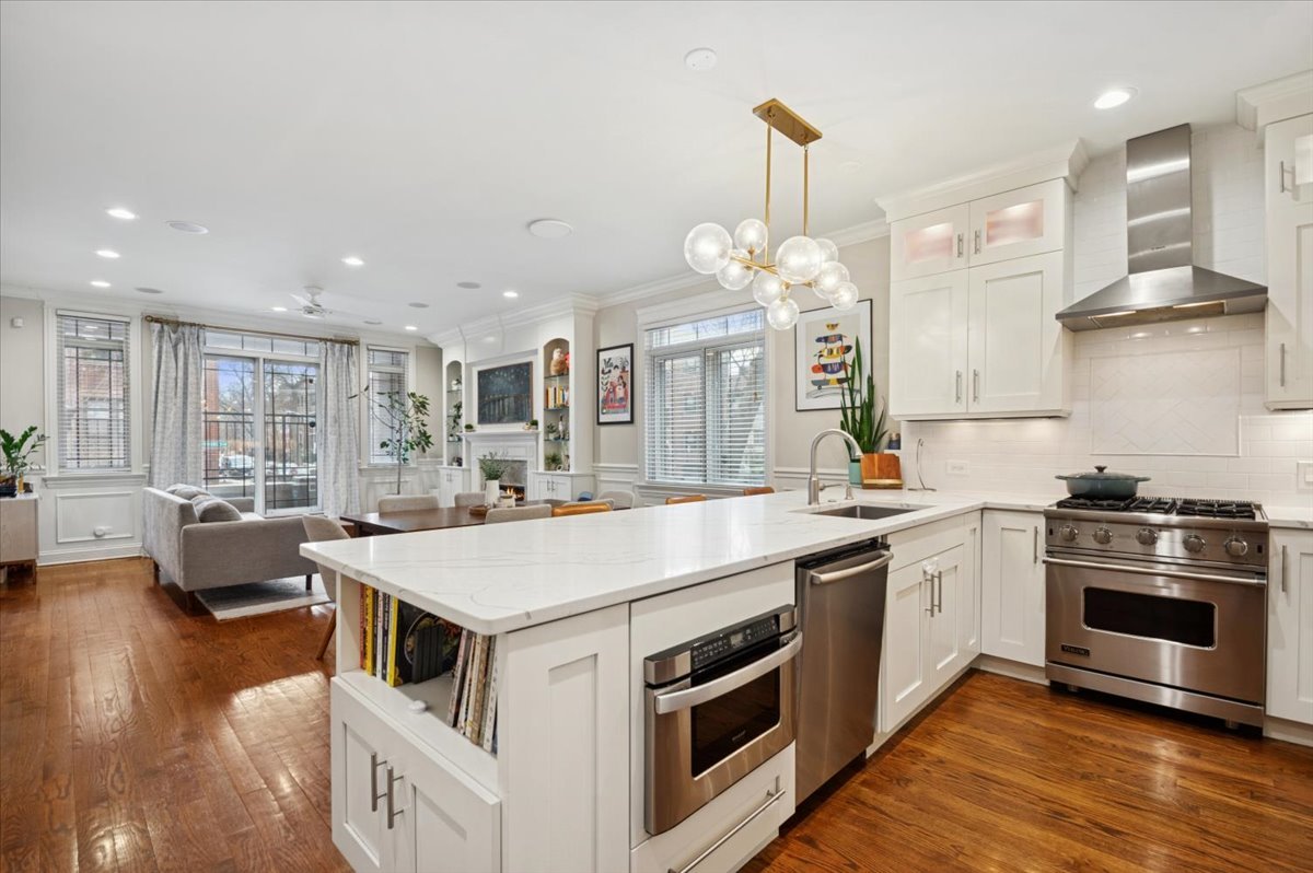 858 W Diversey Parkway Unit: 1W