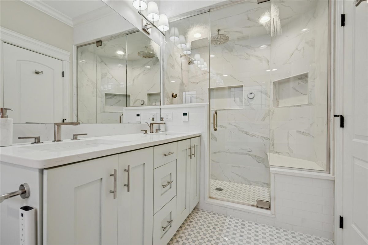 858 W Diversey Parkway Unit: 1W