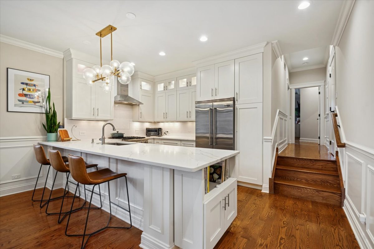 858 W Diversey Parkway Unit: 1W