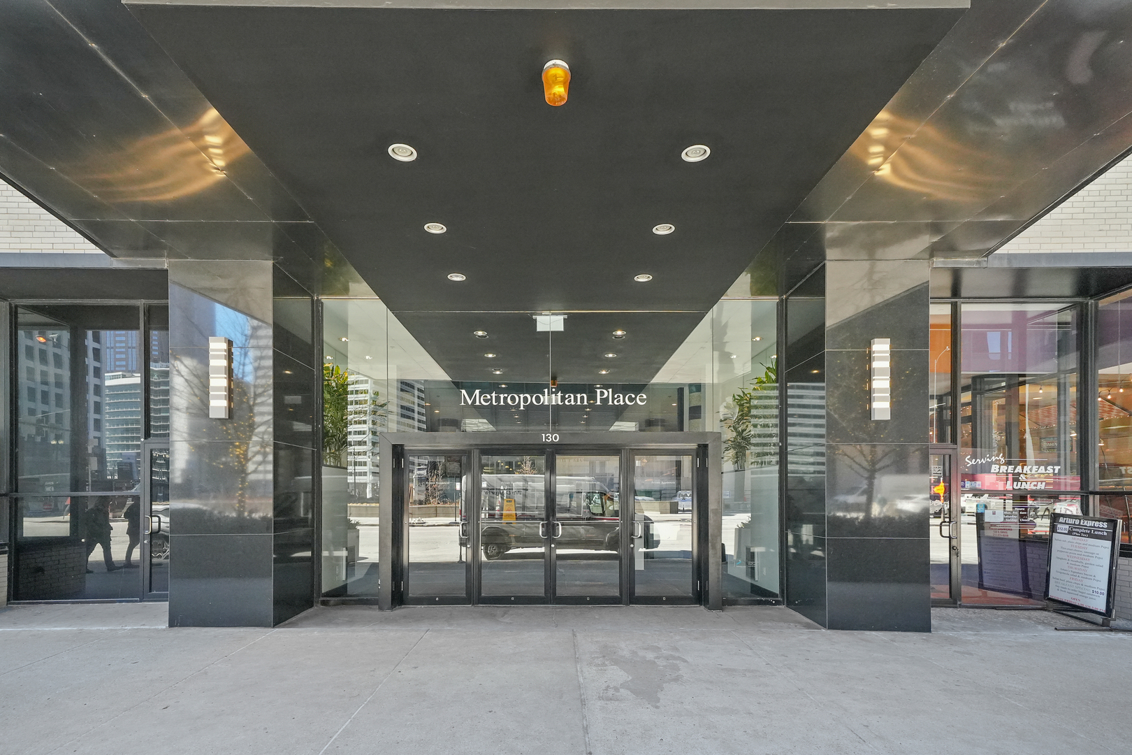 130 S CANAL Street Unit: 724