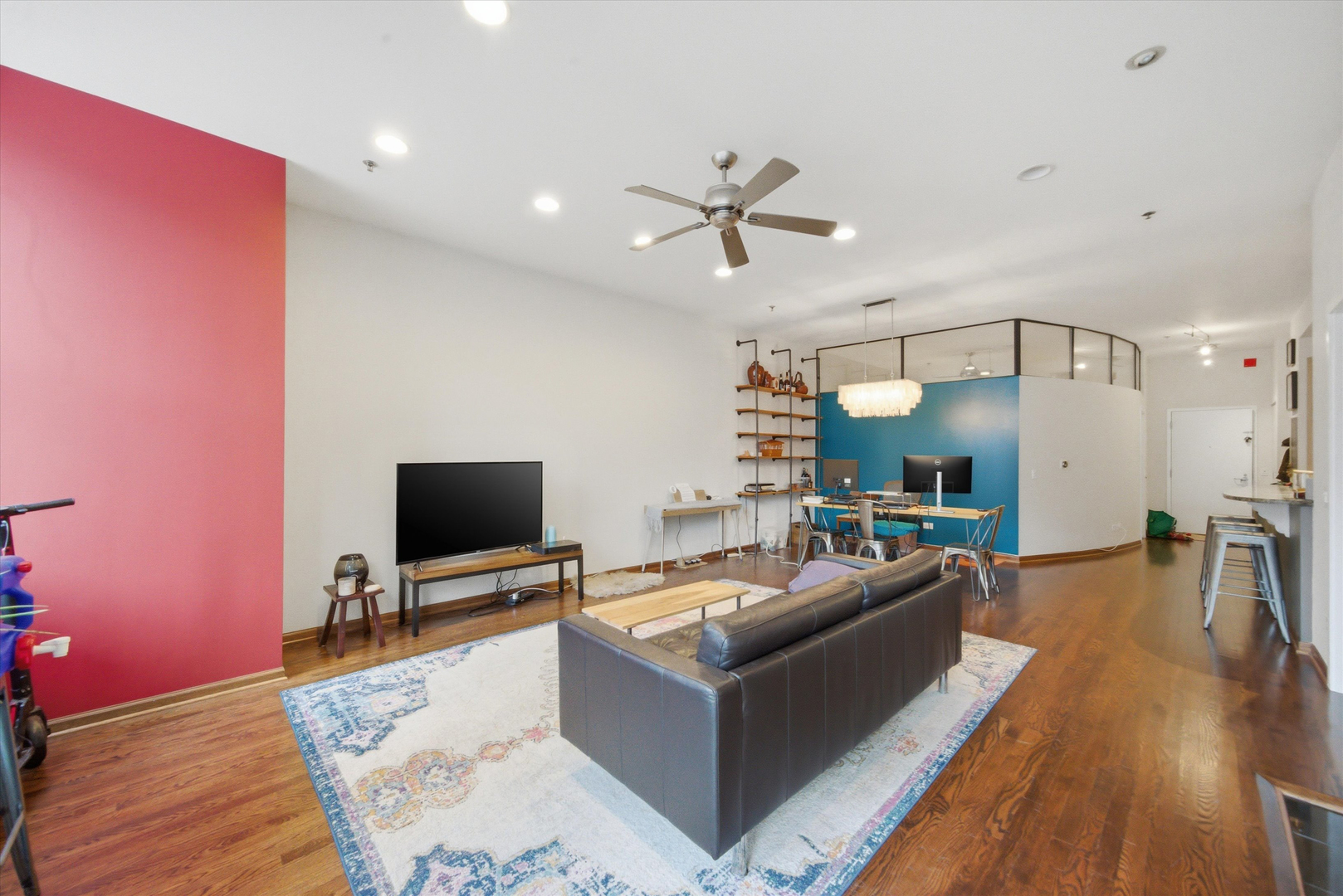 130 S CANAL Street Unit: 724