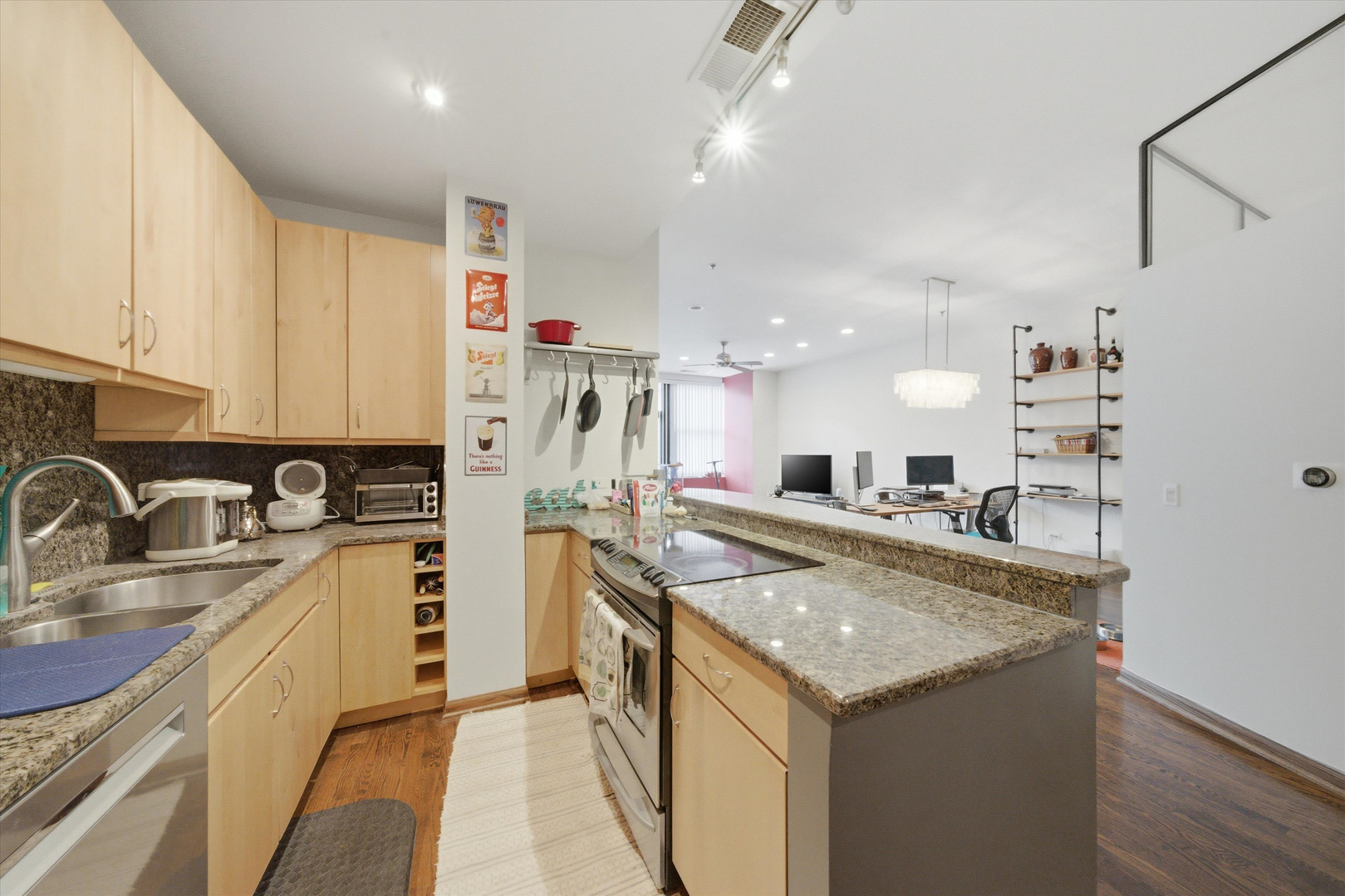 130 S CANAL Street Unit: 724