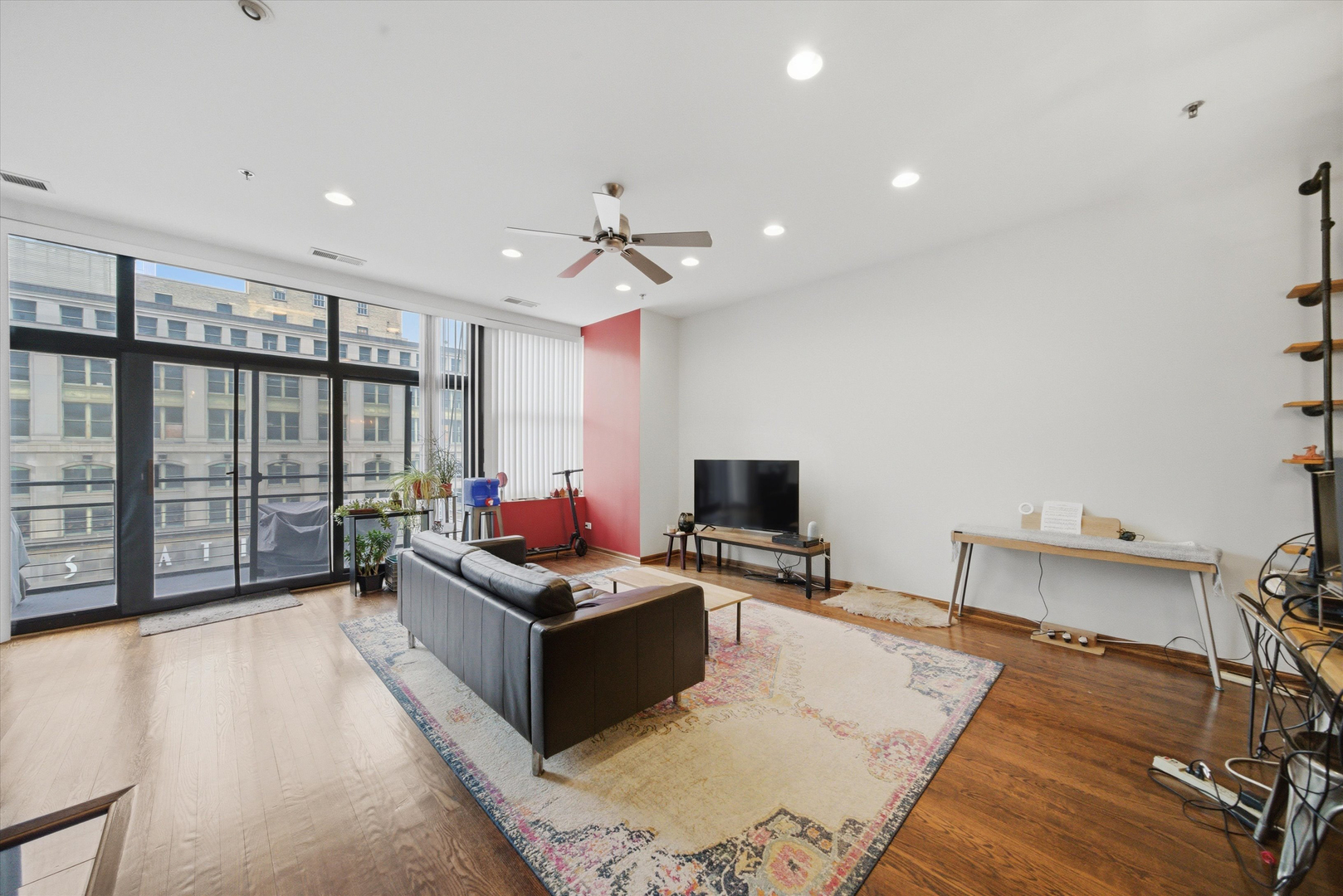 130 S CANAL Street Unit: 724