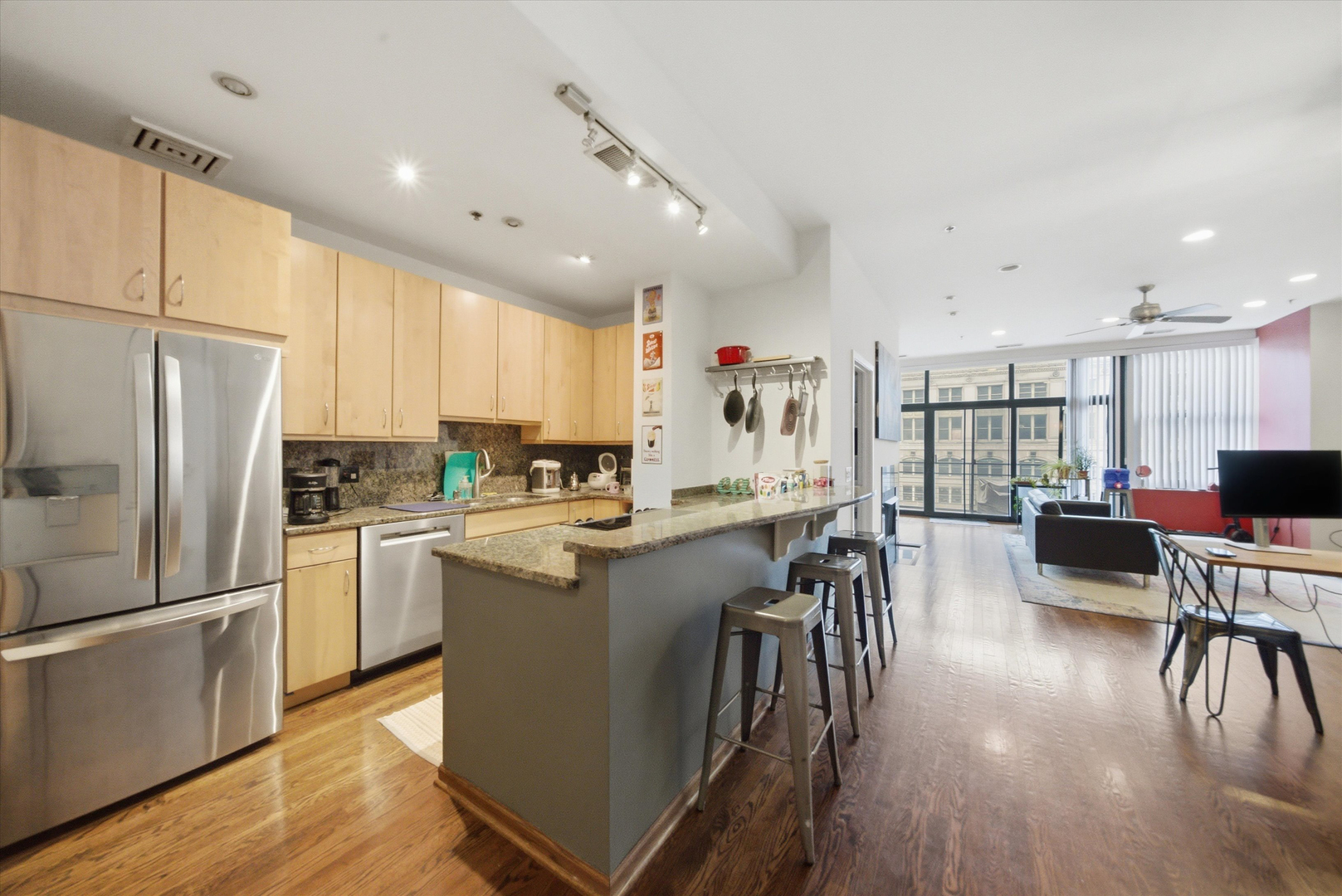 130 S CANAL Street Unit: 724