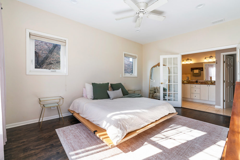 1002 W ALTGELD Street Unit: 1002