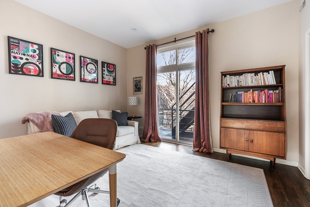 1002 W ALTGELD Street Unit: 1002