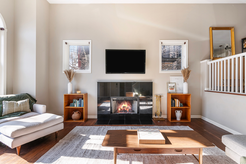 1002 W ALTGELD Street Unit: 1002