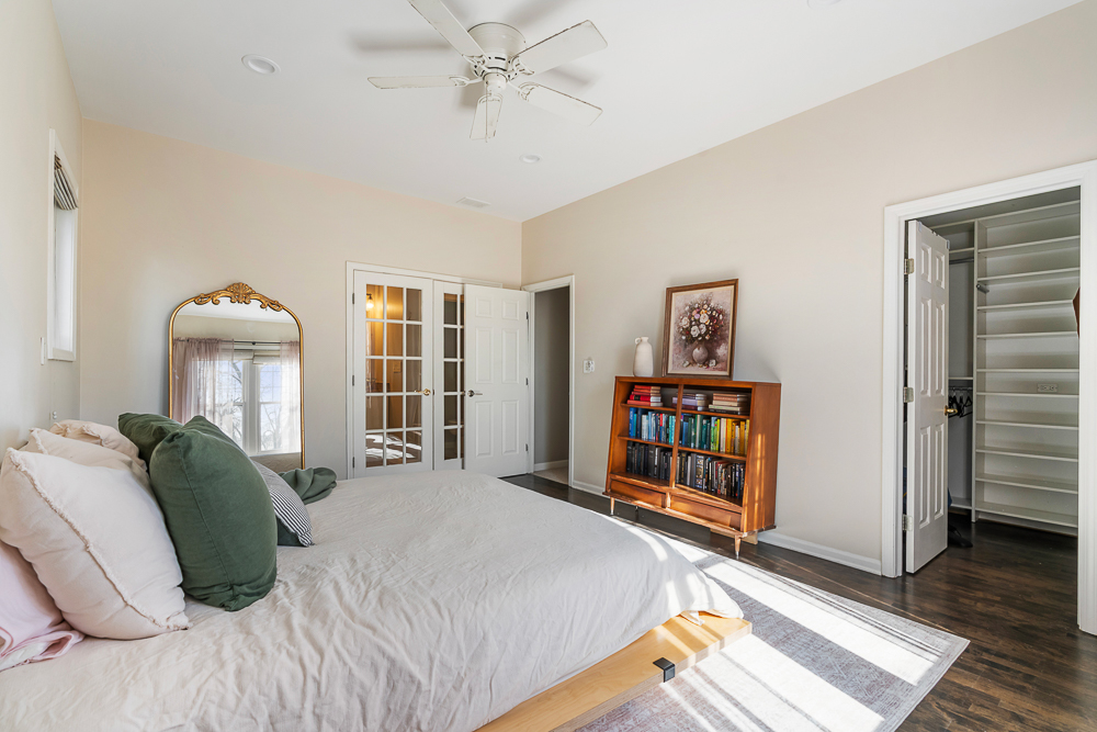 1002 W ALTGELD Street Unit: 1002