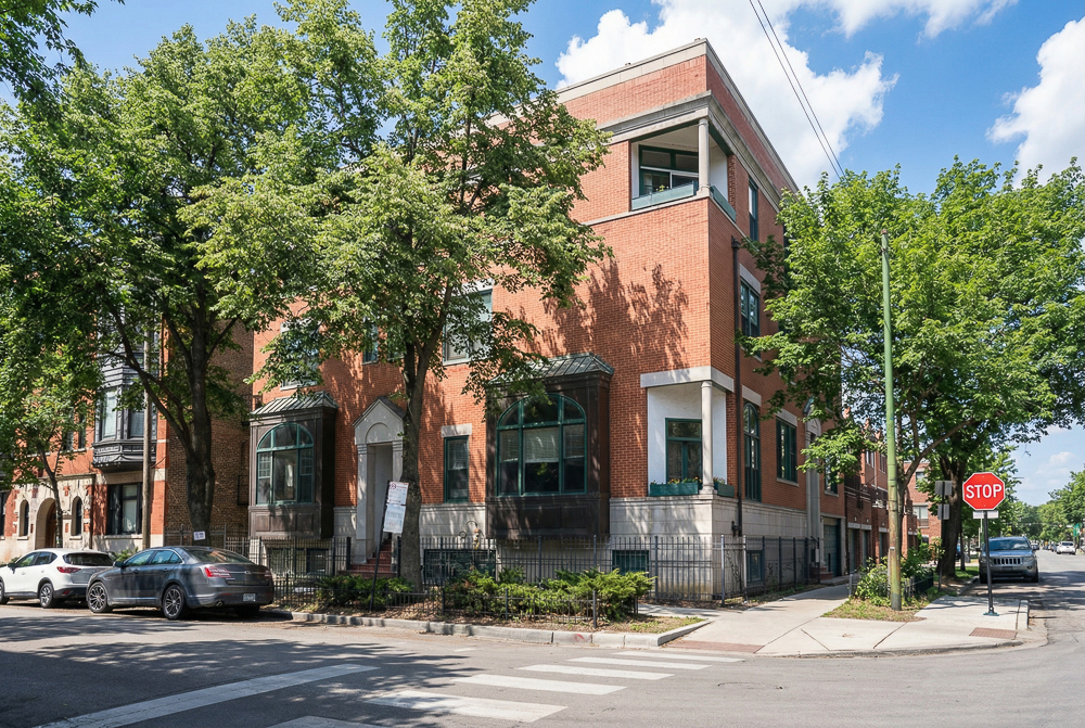 1002 W ALTGELD Street Unit: 1002