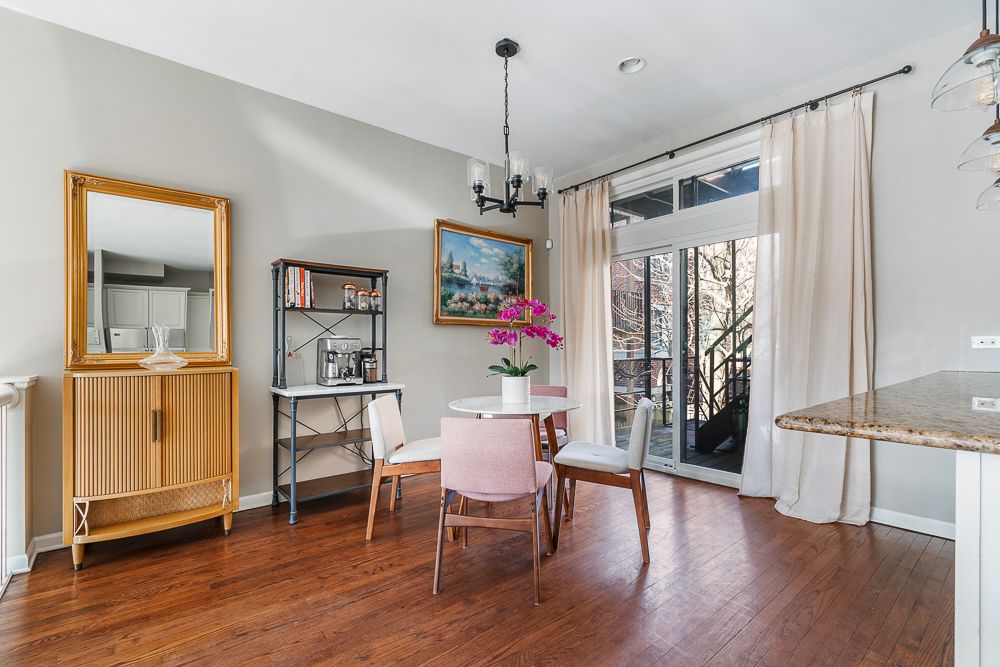 1002 W ALTGELD Street Unit: 1002