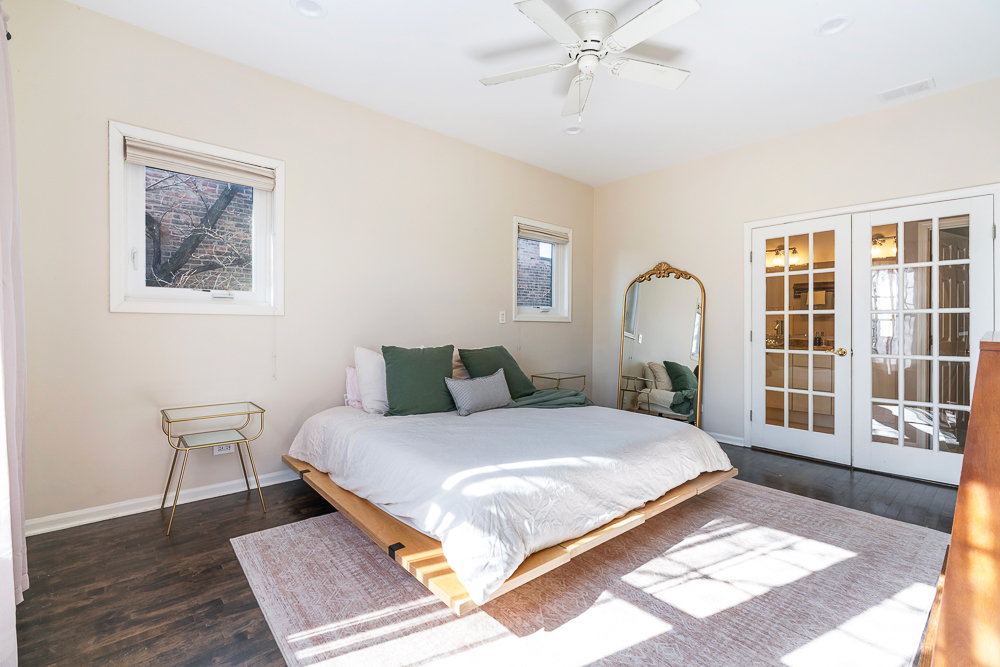 1002 W ALTGELD Street Unit: 1002