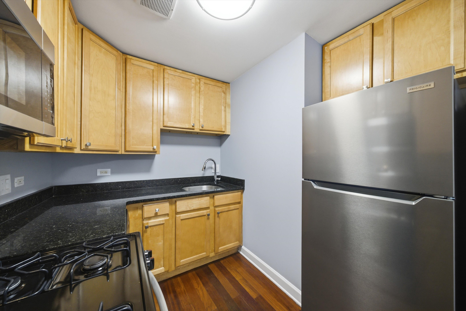 1937 W Pratt Boulevard Unit: 2N