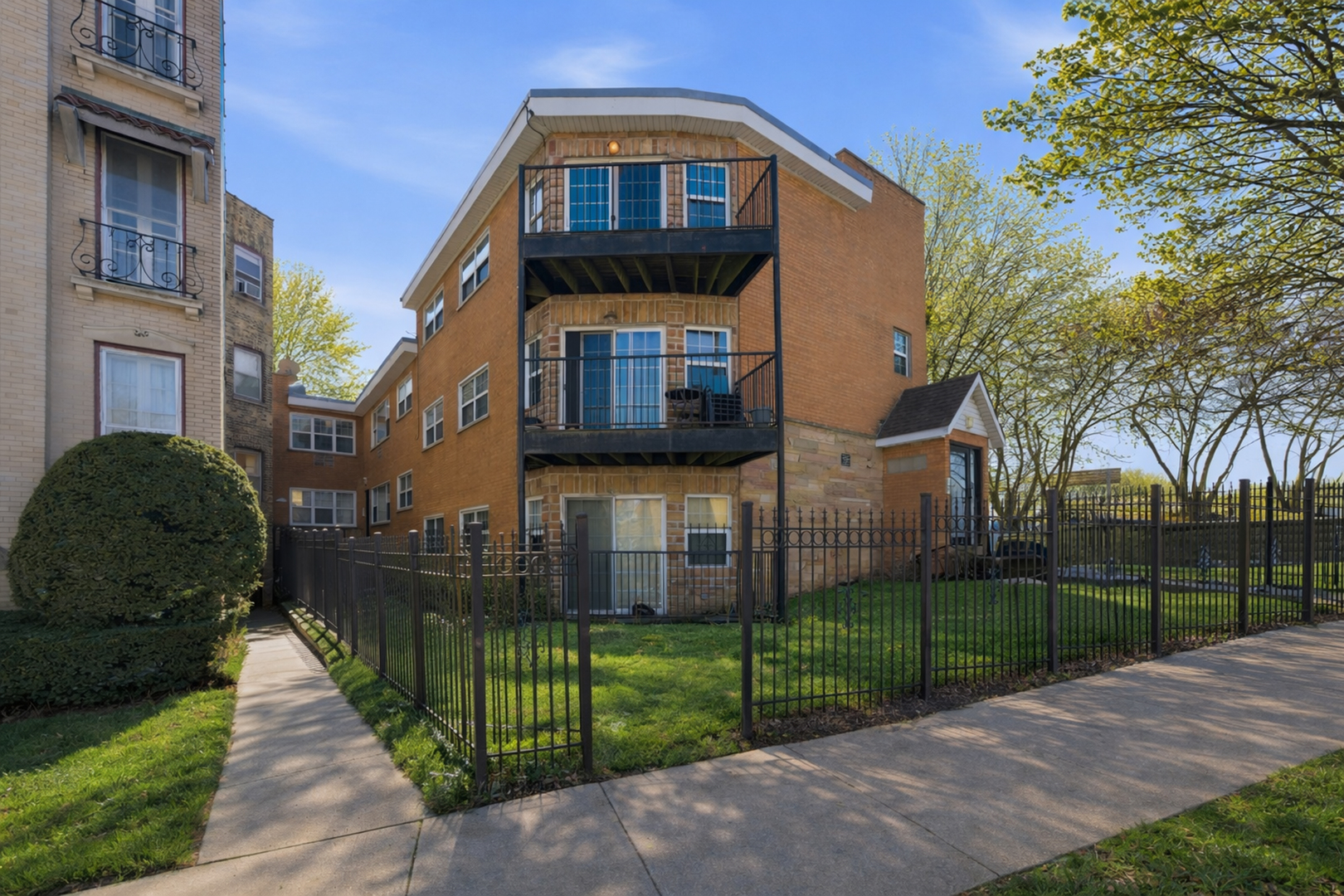 1937 W Pratt Boulevard Unit: 2N