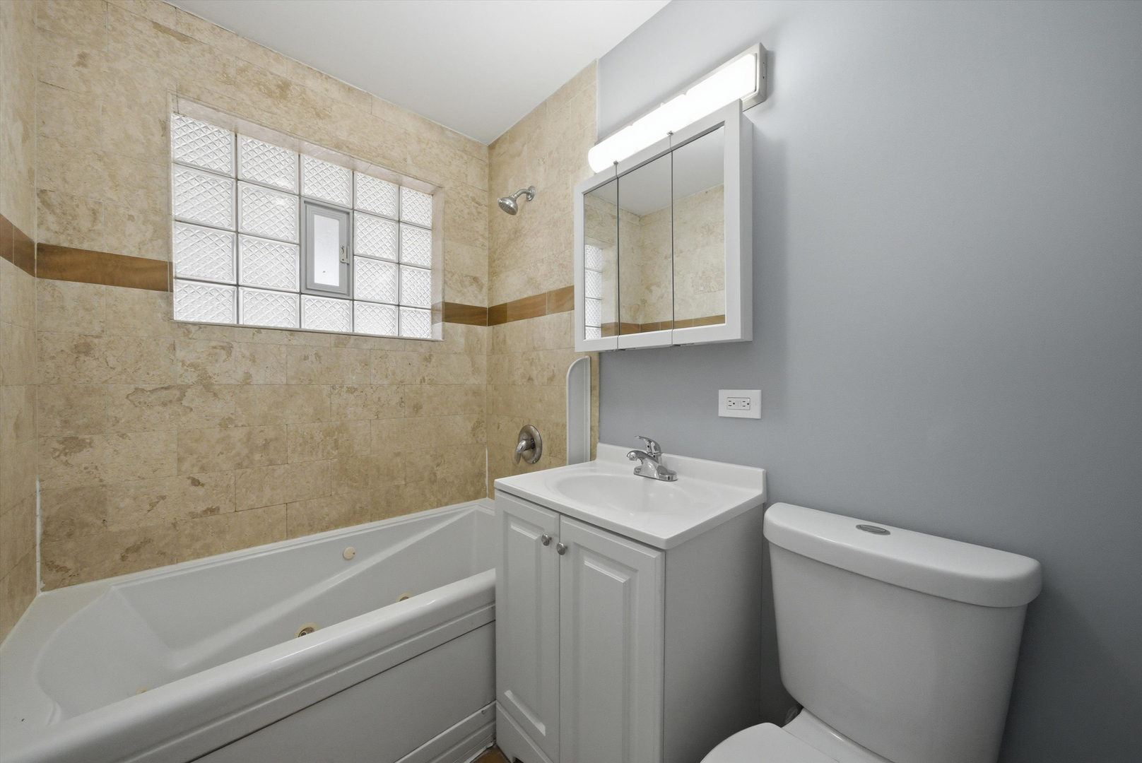 1937 W Pratt Boulevard Unit: 2N