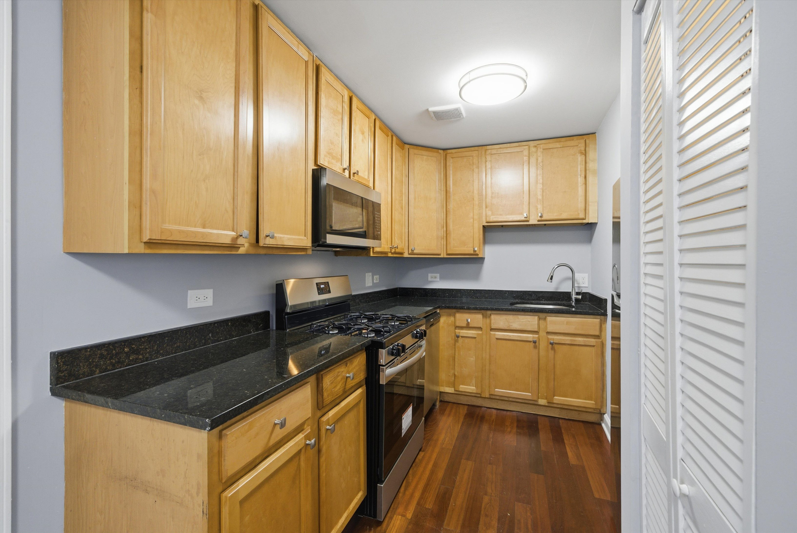 1937 W Pratt Boulevard Unit: 2N