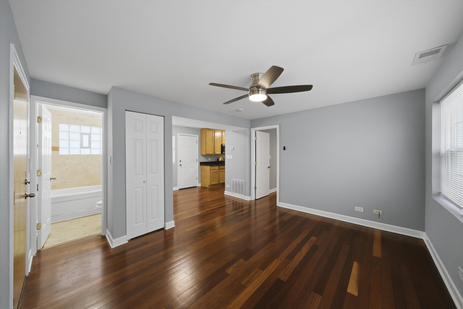 1937 W Pratt Boulevard Unit: 2N