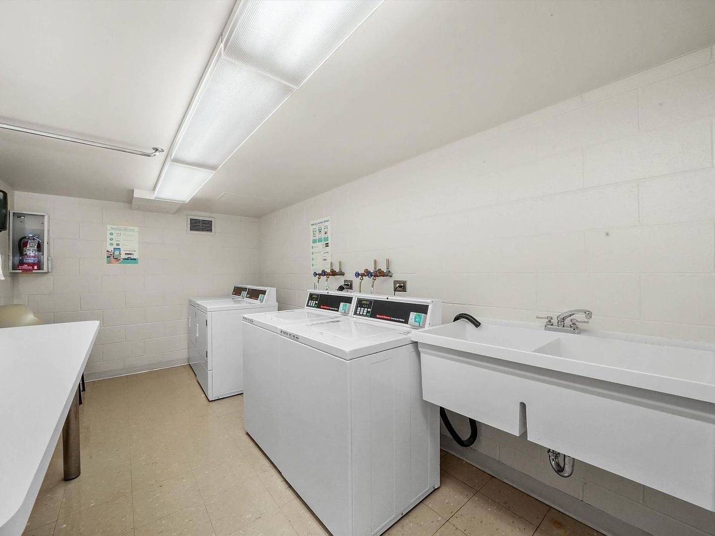 175 E Delaware Place Unit: 5712