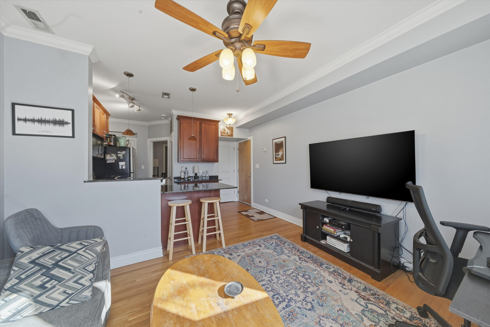 558 W Deming Place Unit: 2