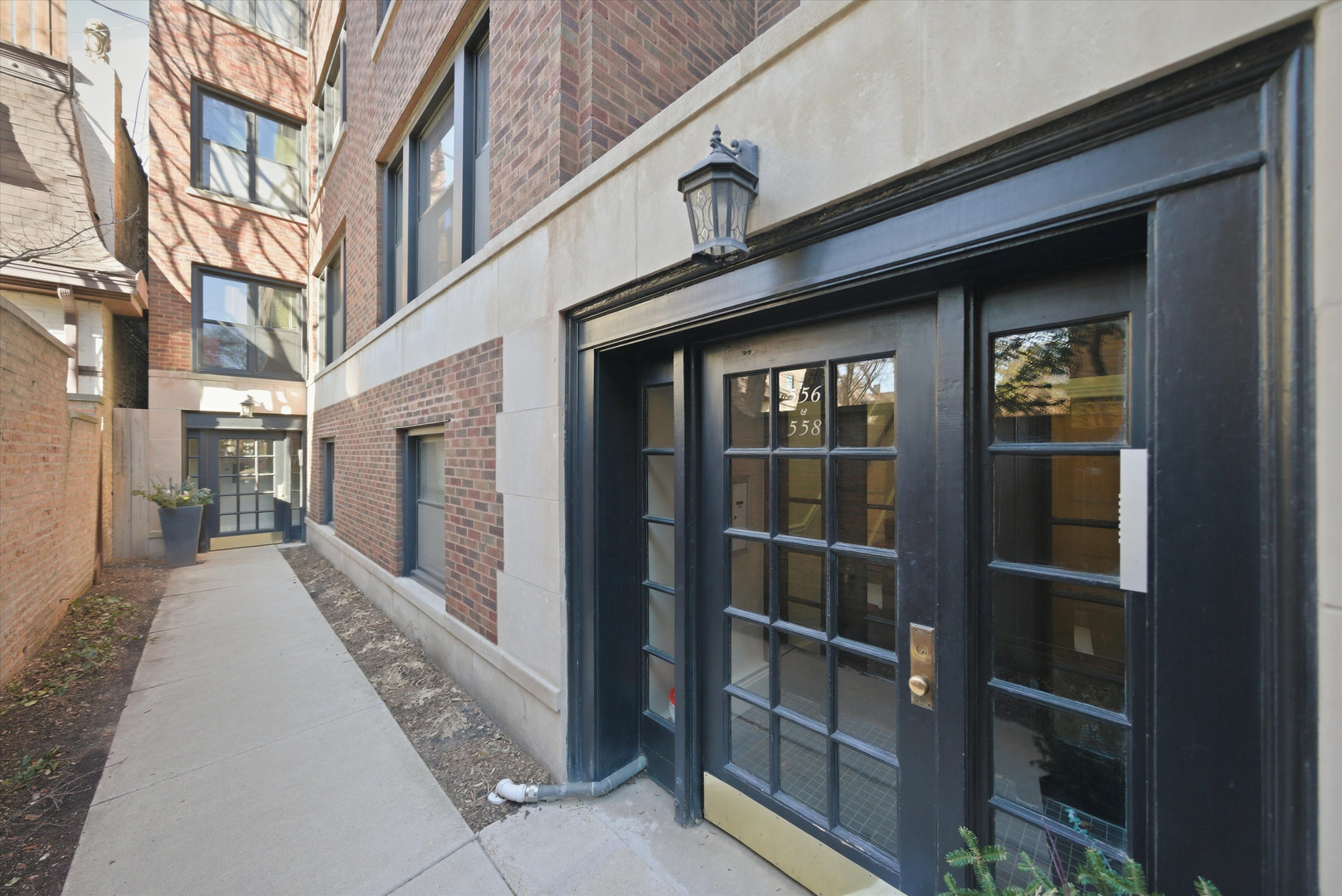 558 W Deming Place Unit: 2