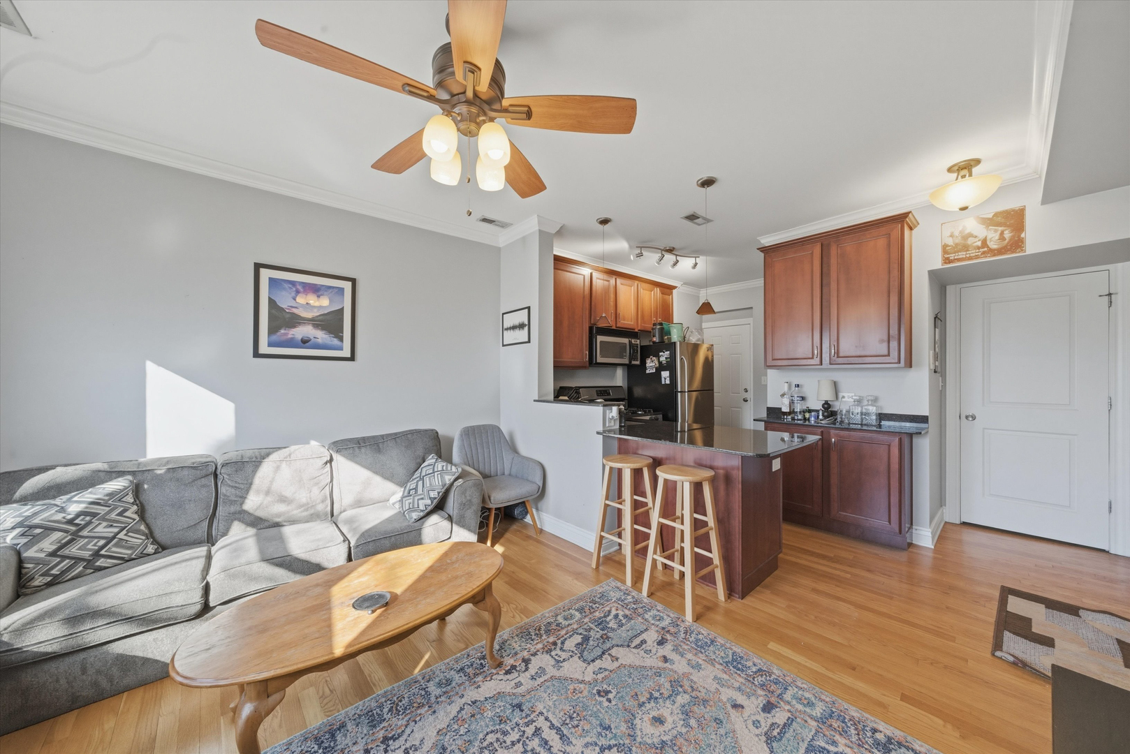 558 W Deming Place Unit: 2