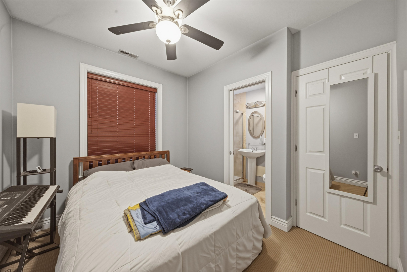 558 W Deming Place Unit: 2