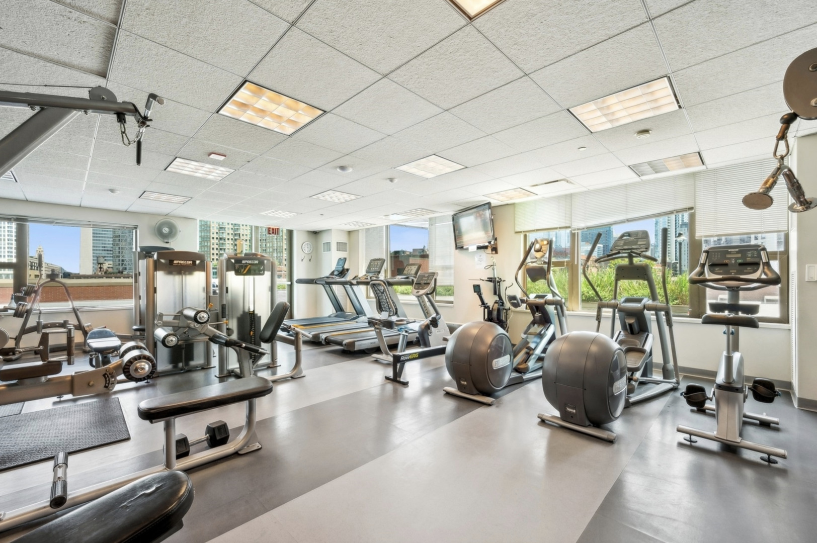 501 N Clinton Street Unit: 3203