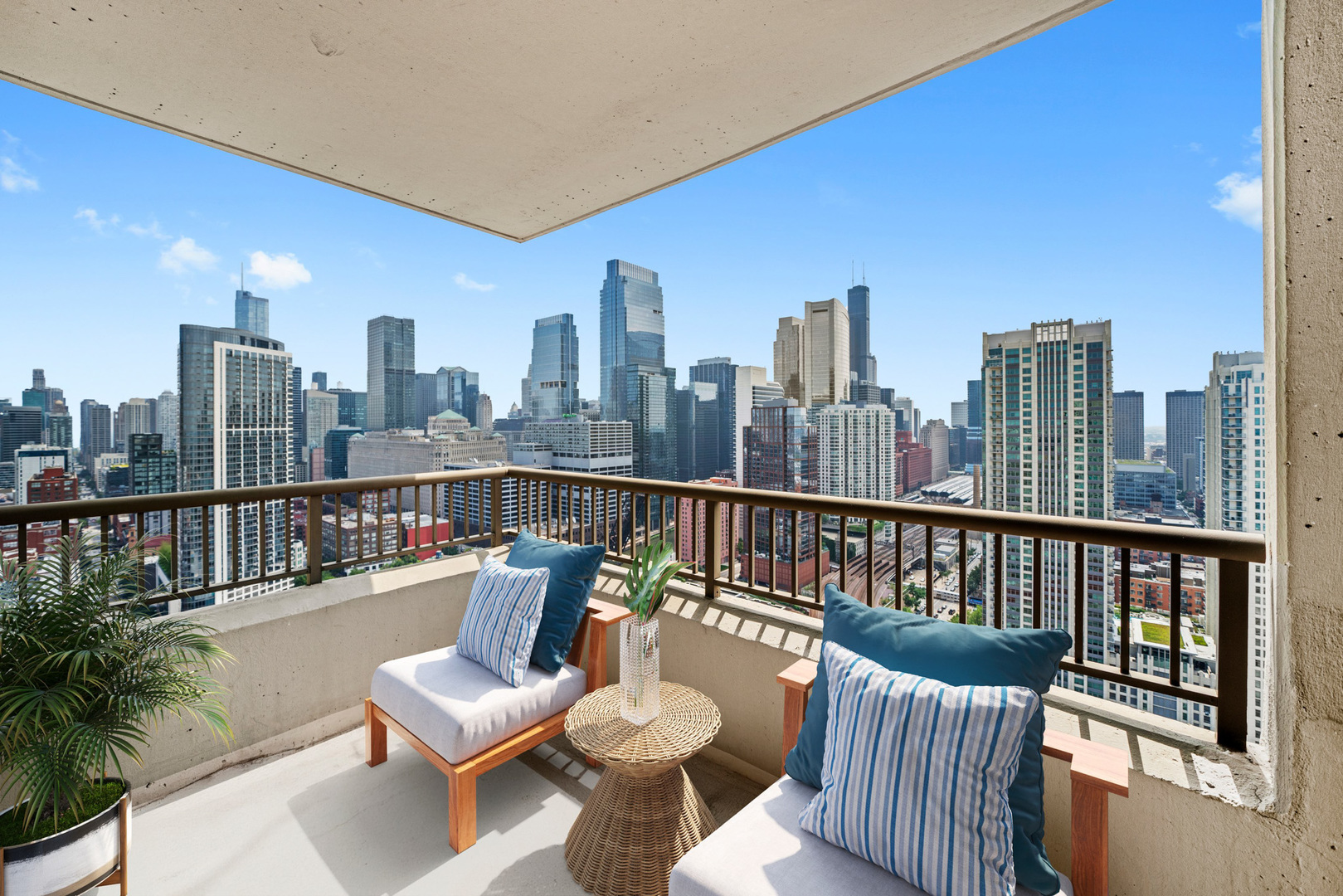 501 N Clinton Street Unit: 3203