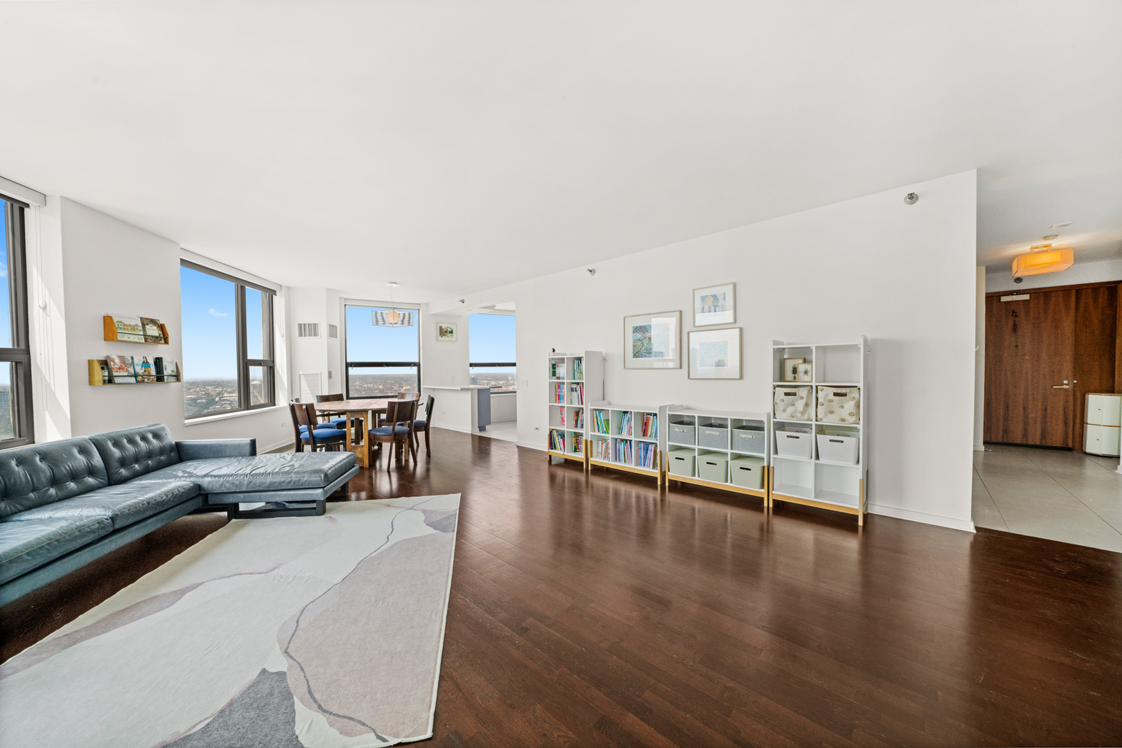 501 N Clinton Street Unit: 3203