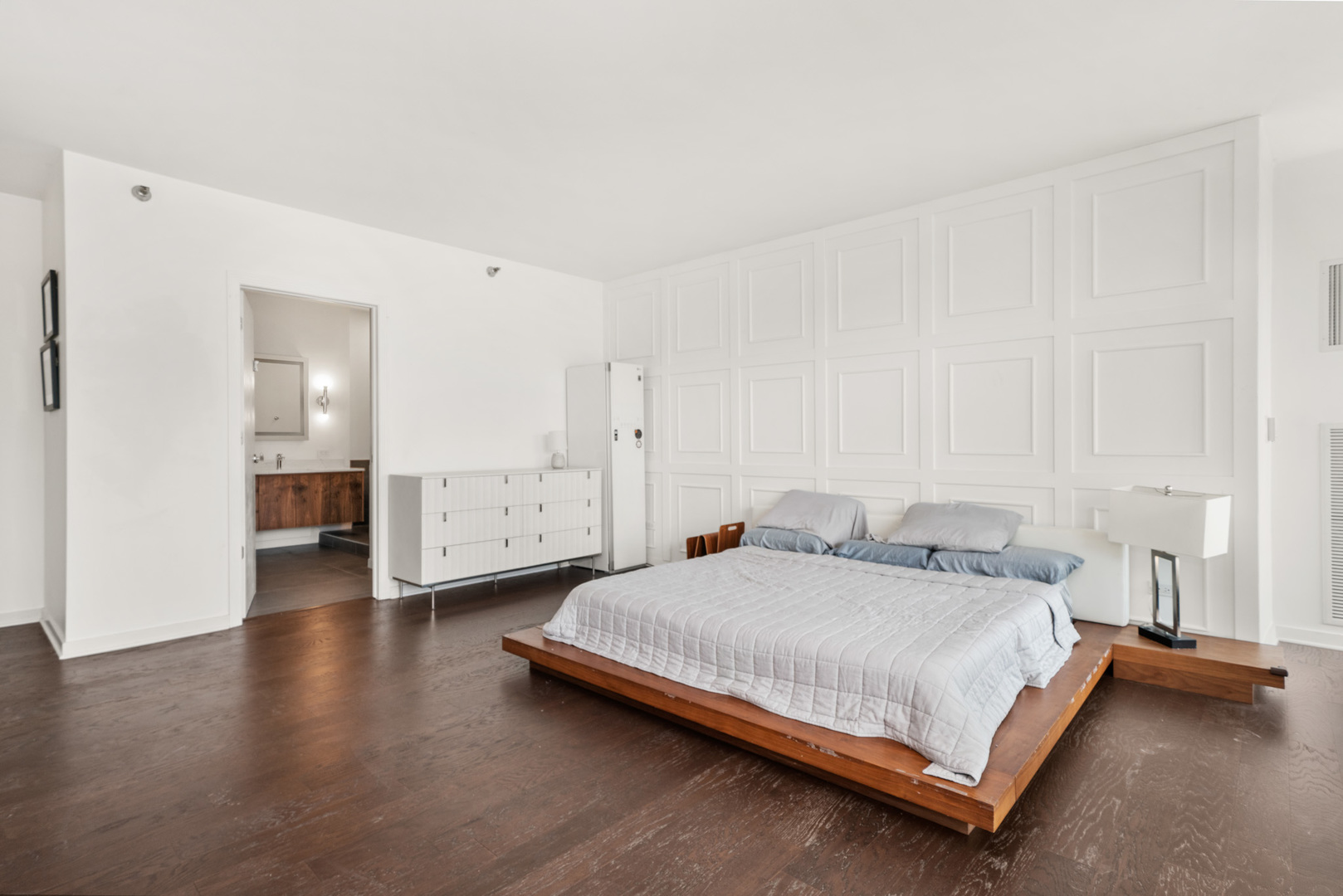 501 N Clinton Street Unit: 3203