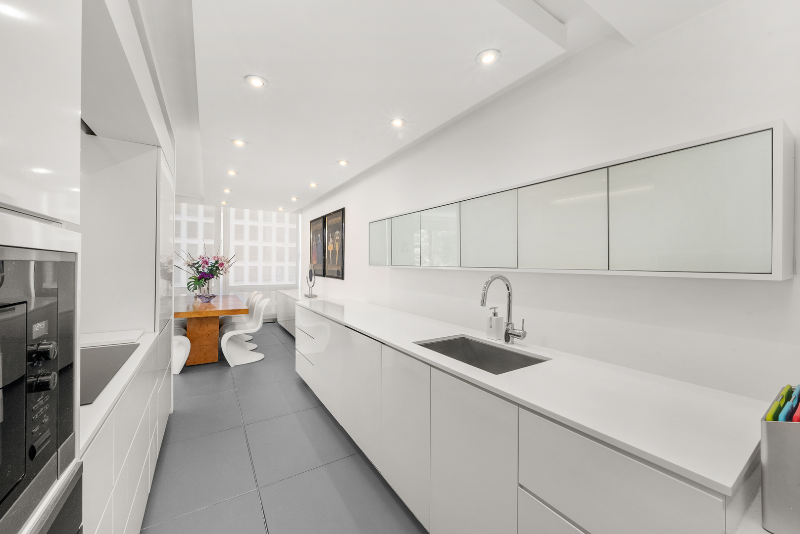 860 N LAKE SHORE Drive Unit: 8L