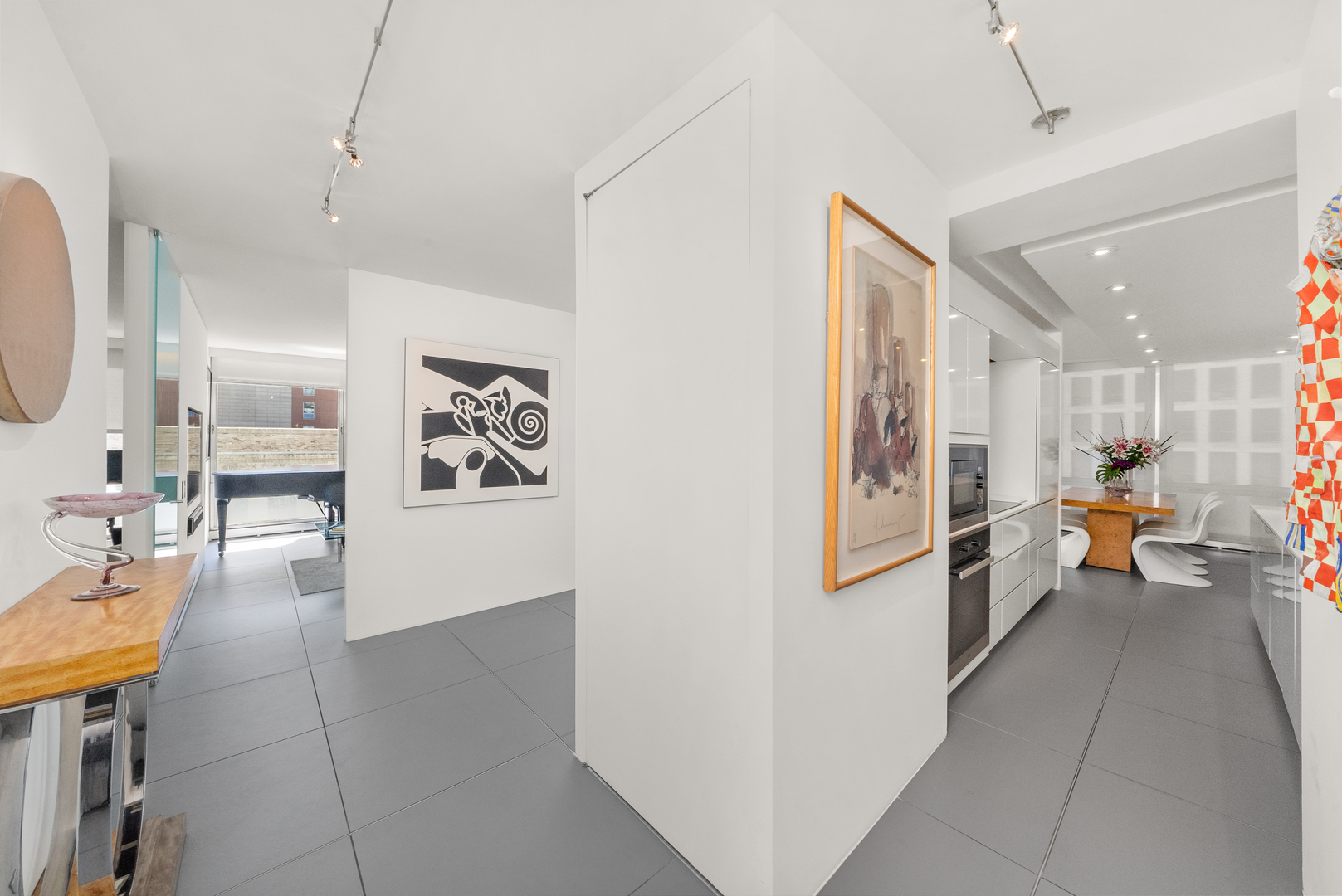 860 N LAKE SHORE Drive Unit: 8L