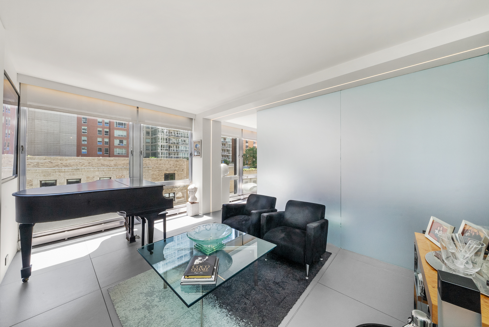 860 N LAKE SHORE Drive Unit: 8L
